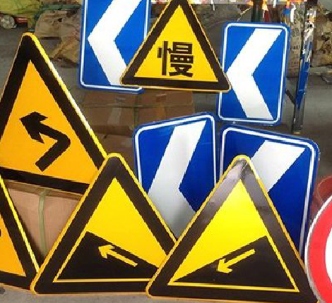  浚县标识标牌中颜色的确定是很重要的。